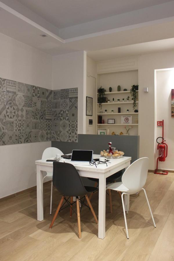 •to With Love• Apartment Rom